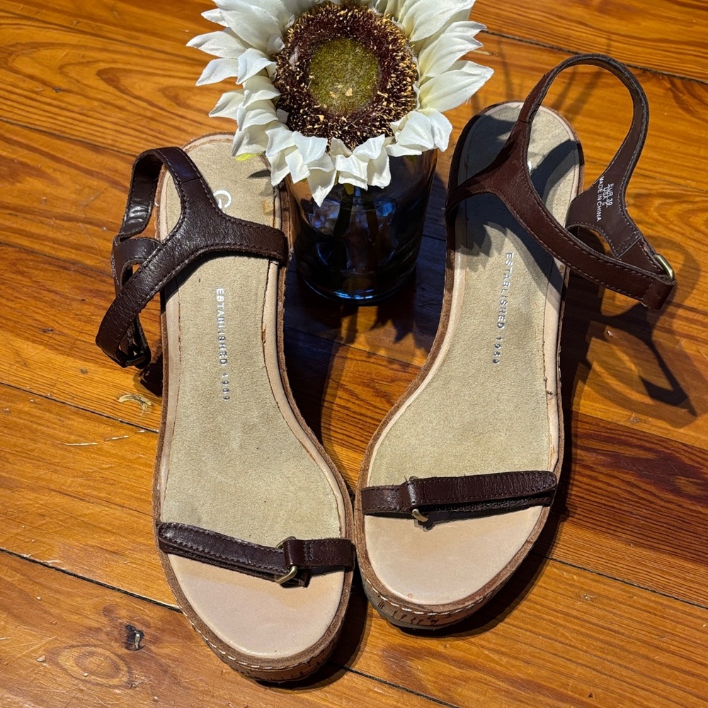 🛍️ GAP Vintage Dark Brown Leather Sandals